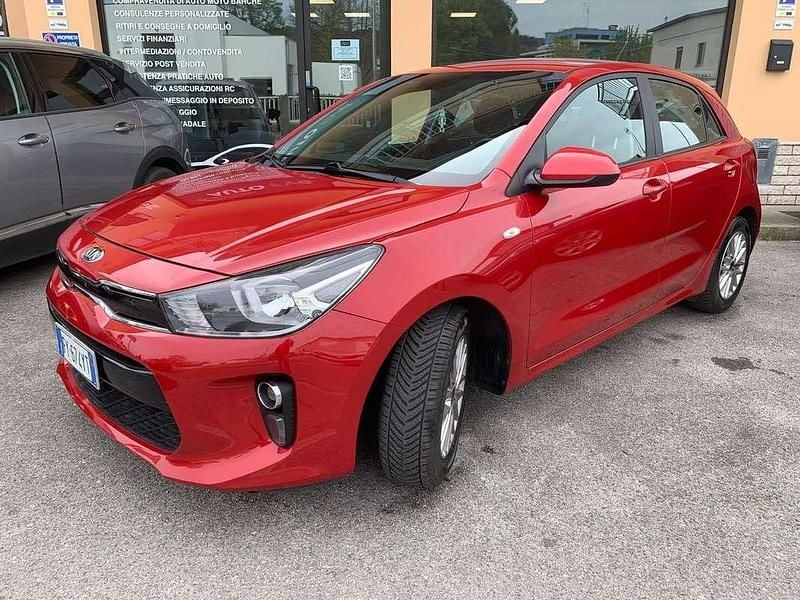 Begagnad Kia Rio 82 HK (60 kW) 2020 Röd Sedan