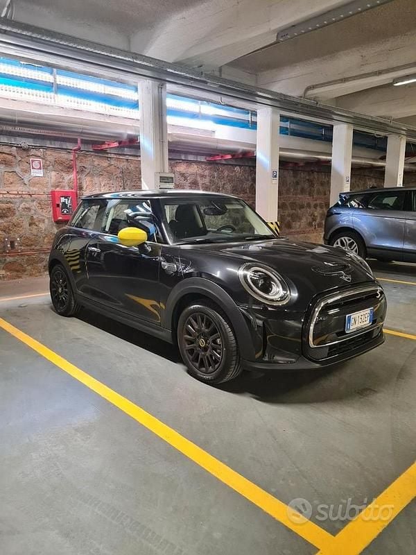 Nero Usata 2023 Mini Cooper SE Classic Utilitaria | 18.500 € (Ottimo prezzo) - Immagine 1/4