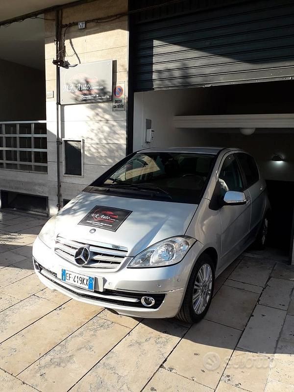 Usata Mercedes A180 Elegance 109 CV (80 kW) 2011 Argento Berlina