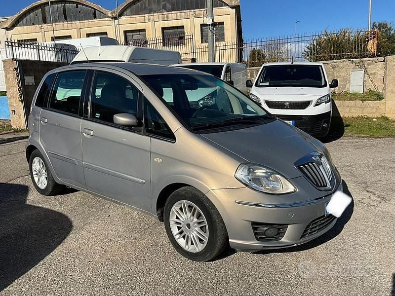 Usata Lancia Musa 95 CV (69 kW) 2008 Oro Monovolume