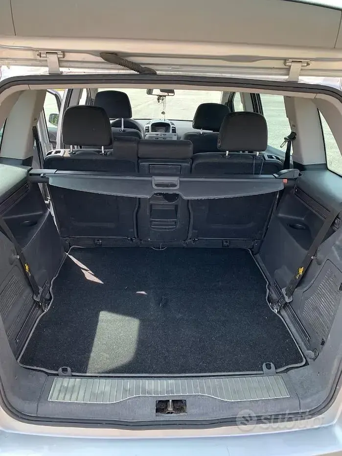Usata Opel Zafira 94 CV (69 kW) 2008 Grigio Monovolume