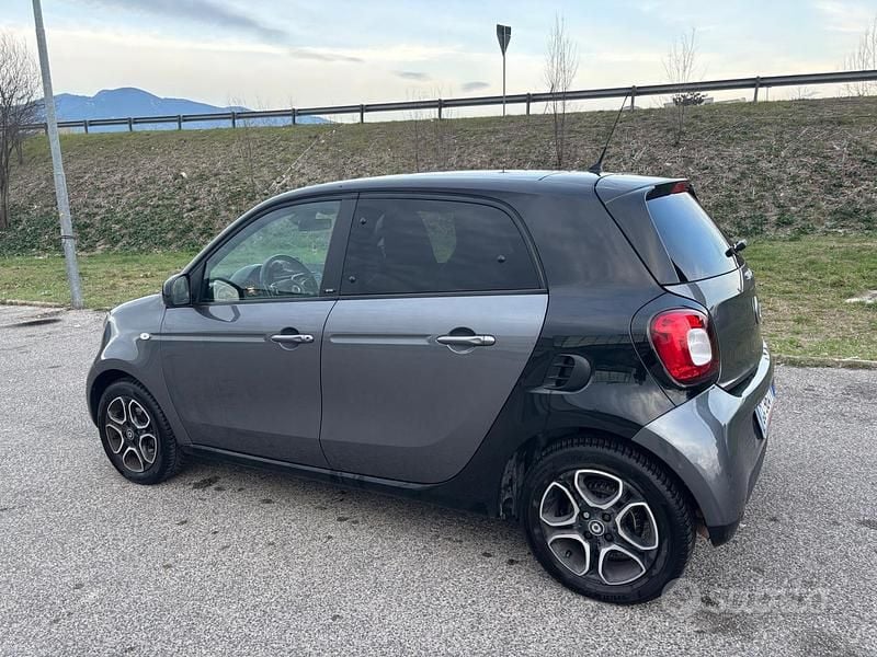 Usata Smart ForFour Prime 90 CV (66 kW) 2017 Grigio Utilitaria