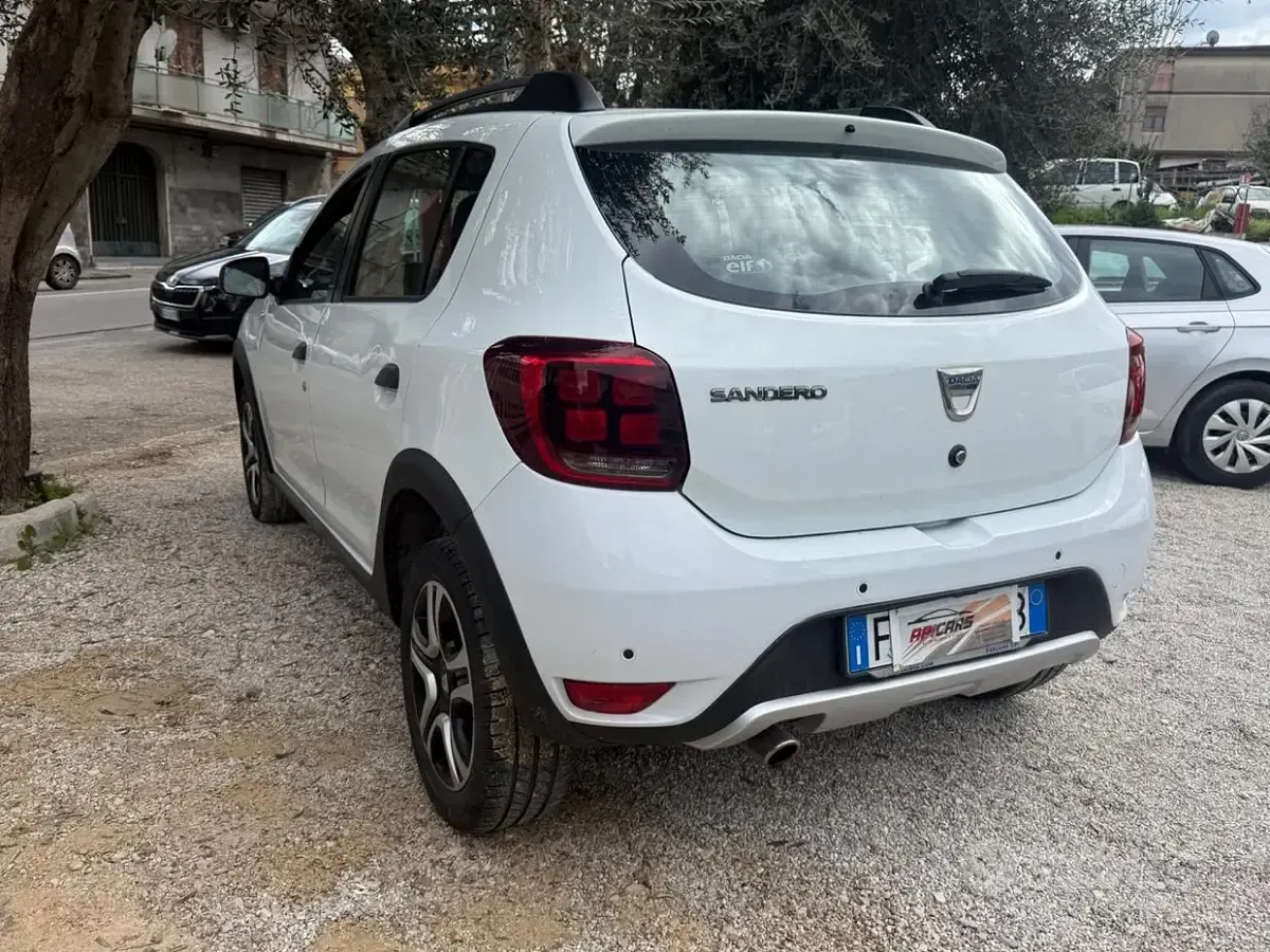 Usata Dacia Sandero Essentiel 90 CV (66 kW) 2019 Bianco Berlina