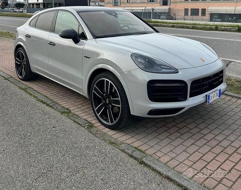 Usata Porsche Cayenne Platinum Edition 440 CV (323 kW) 2022 Grigio SUV