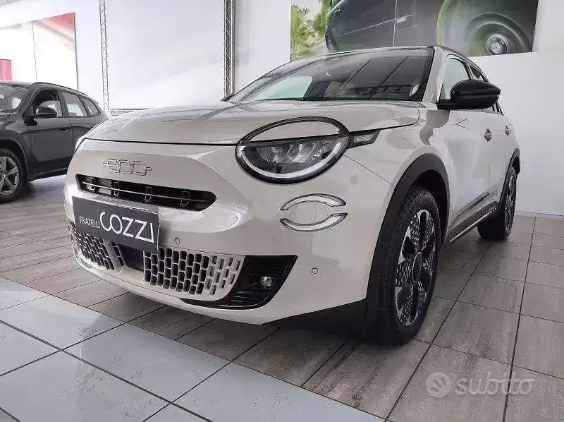 Usata Fiat 600E La Prima 61 kW (84 CV) 2024 Giallo SUV