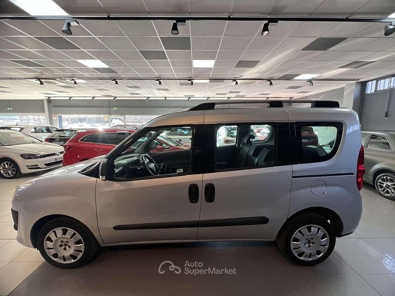 Usata Fiat Doblò Emotion 105 CV (77 kW) 2011 Argento Monovolume