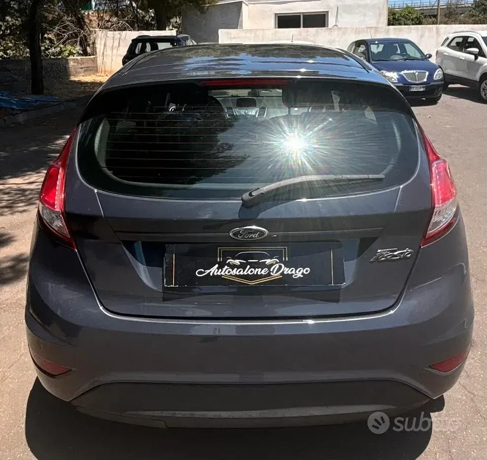 Usata Ford Fiesta 75 CV (55 kW) 2014 Grigio Utilitaria