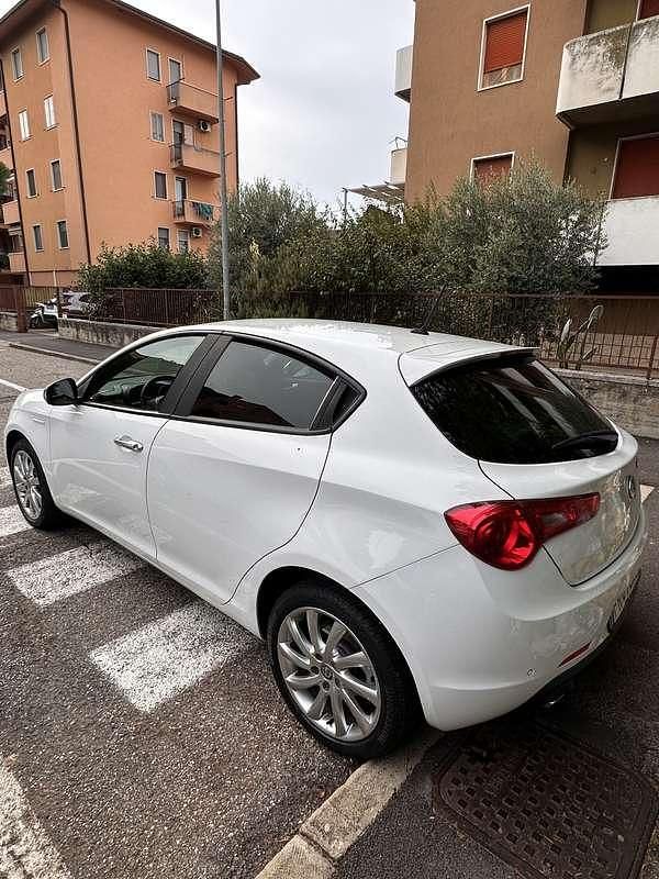 Usata Alfa Romeo Giulietta Sprint 120 CV (88 kW) 2018 Berlina