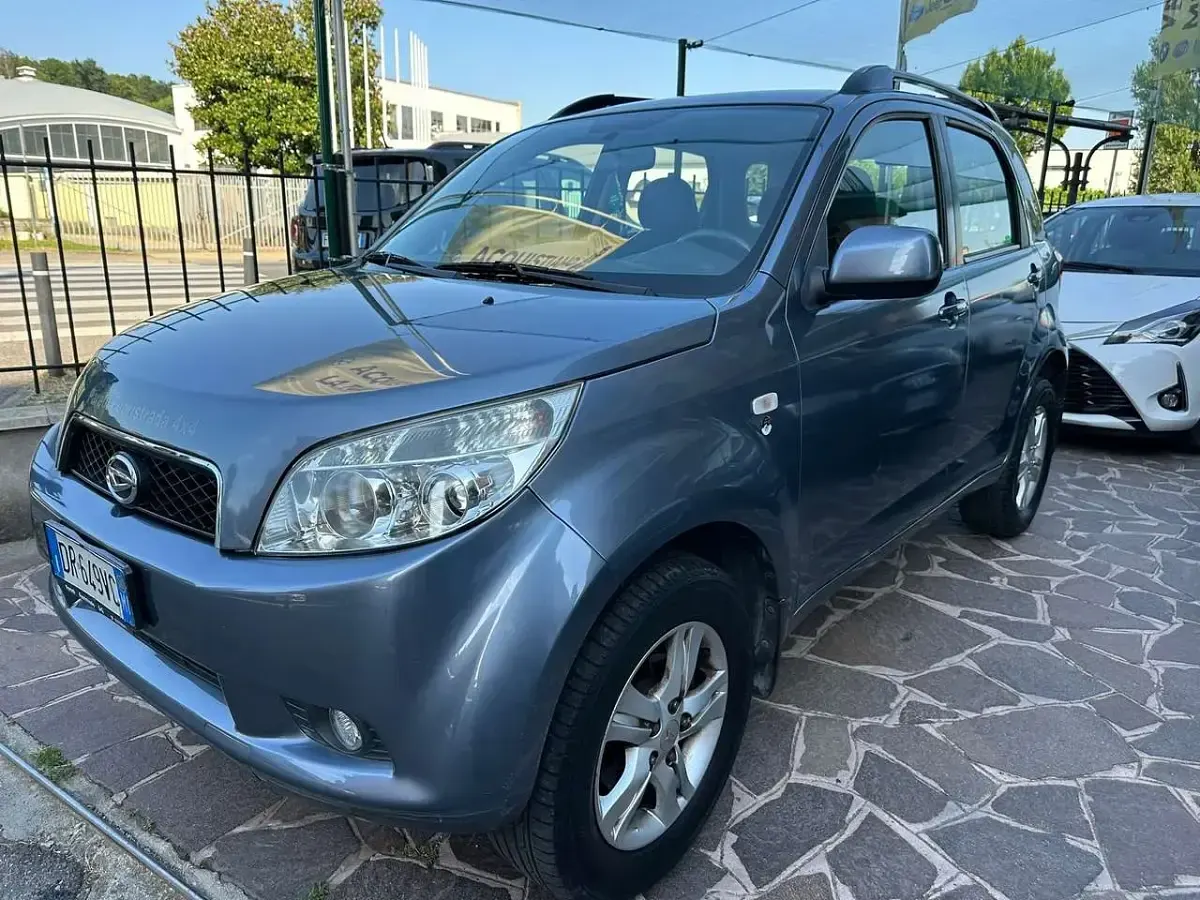 Usata Daihatsu Terios 105 CV (77 kW) 2008 Argento SUV