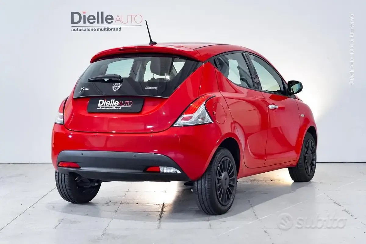 Usata Lancia Ypsilon Silver 95 CV (69 kW) 2023 Rosso Utilitaria