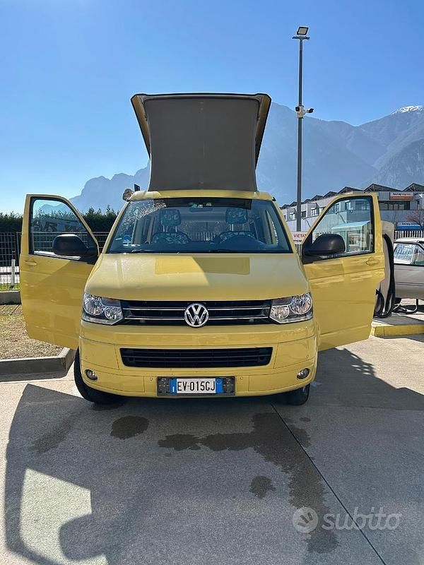 Usata VW California Beach 140 CV (102 kW) 2011 Giallo Furgone