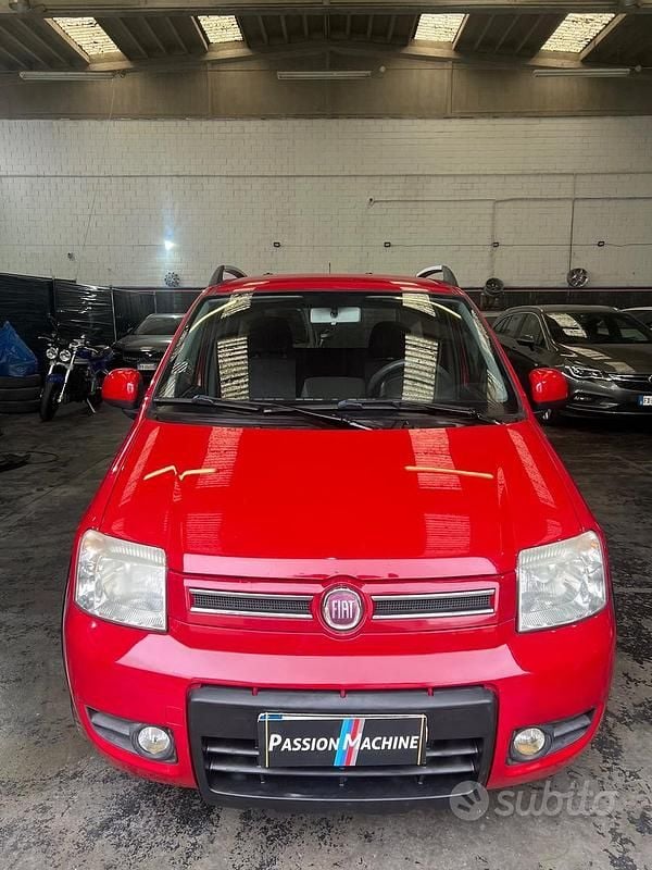 Usata Fiat Panda Active 60 CV (44 kW) 2010 Rosso Utilitaria