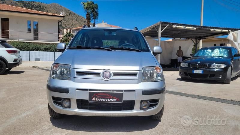 Usata Fiat Panda Lounge 74 CV (54 kW) 2012 Grigio Utilitaria