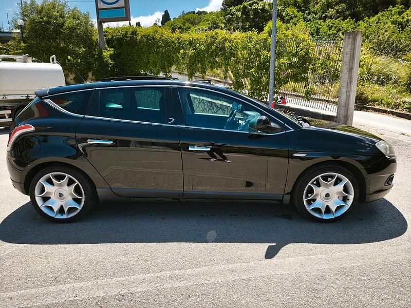 Usata Lancia Delta 200 CV (147 kW) 2010 Grigio Utilitaria