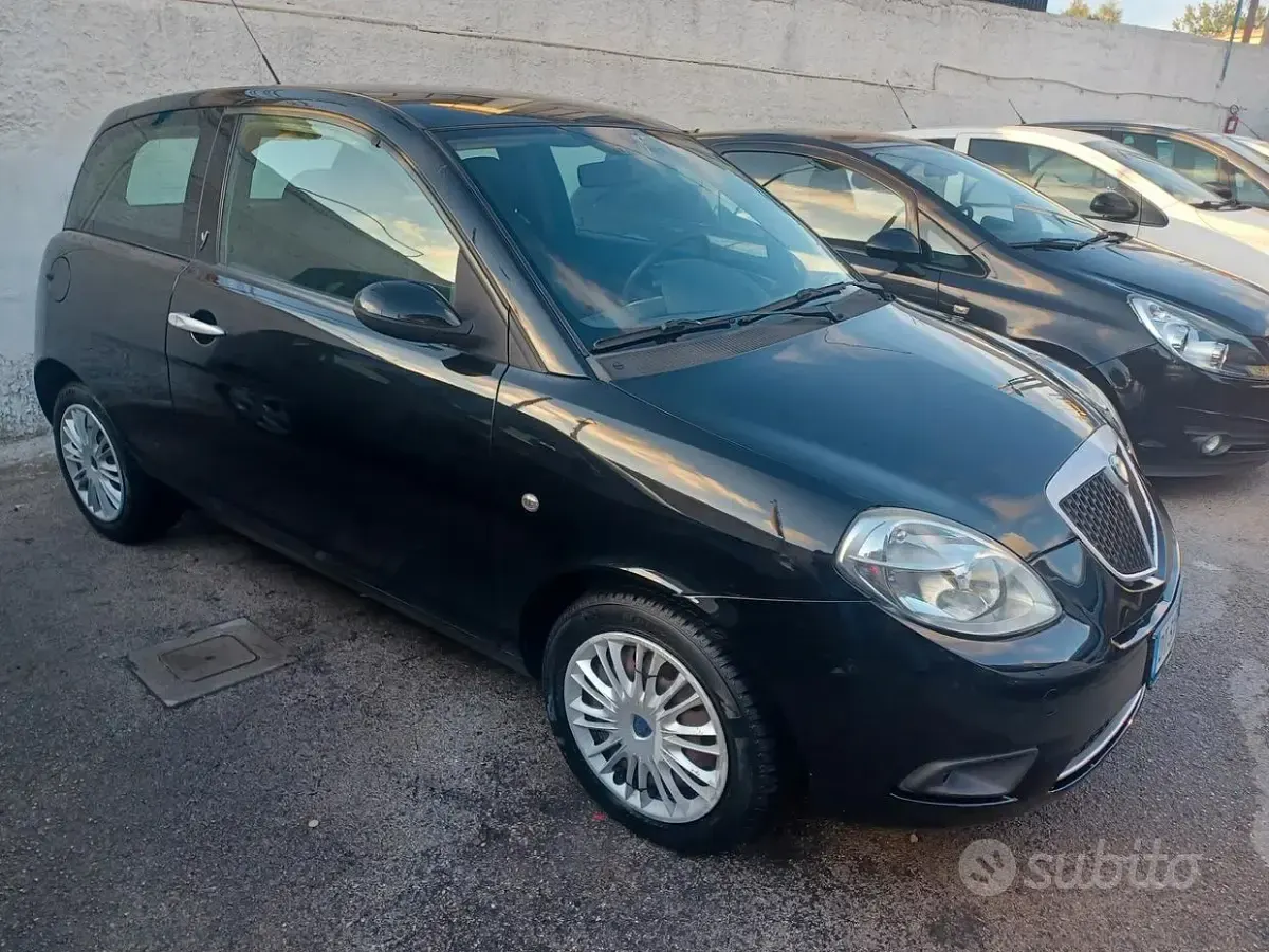 Usata Lancia Ypsilon 60 CV (44 kW) 2009 Nero Utilitaria