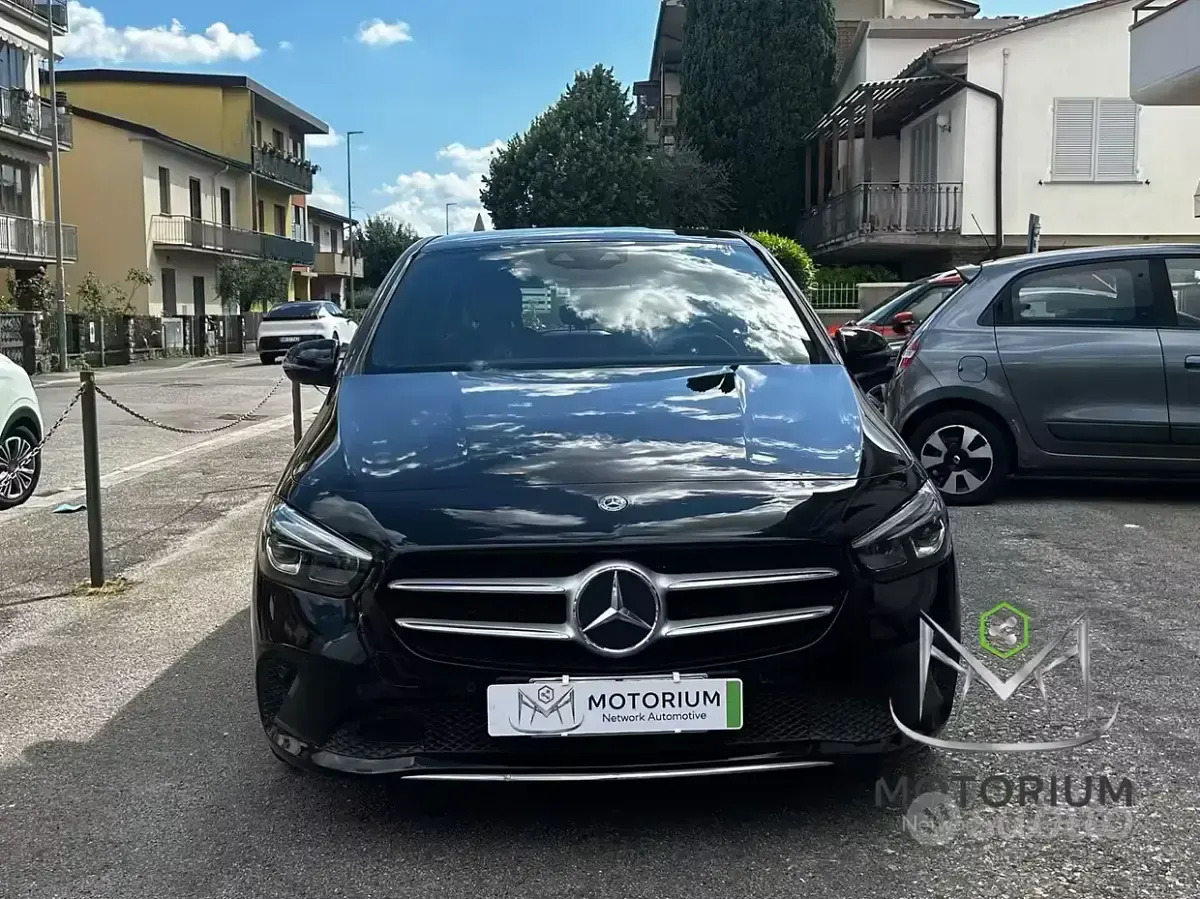 Usata Mercedes B180 Premium 116 CV (85 kW) 2019 Nero Utilitaria