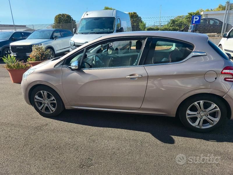 Usata Peugeot 208 82 CV (60 kW) 2013 Utilitaria