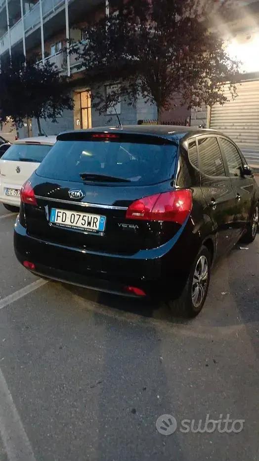 Usata Kia Venga 90 CV (66 kW) 2016 Nero Utilitaria