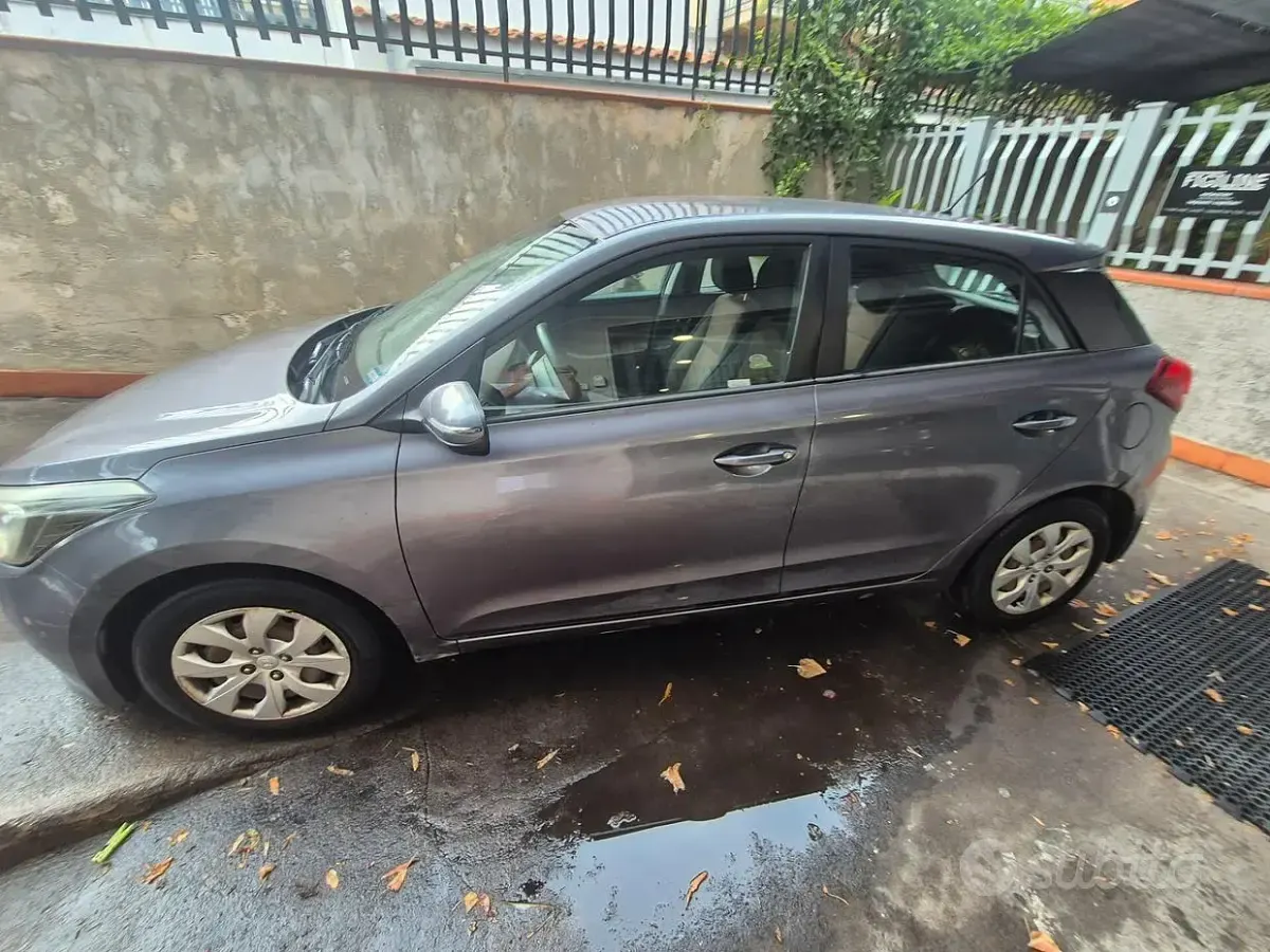 Usata Hyundai i20 84 CV (61 kW) 2016 Grigio Berlina