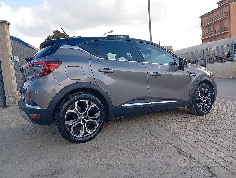 Usata Renault Captur Intens 95 CV (69 kW) 2021 Grigio SUV
