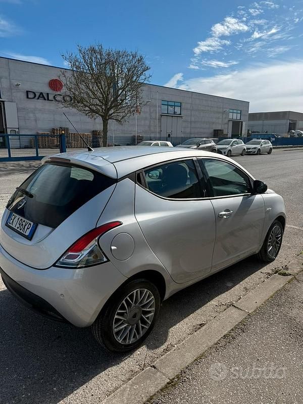 Usata Lancia Ypsilon 2012 Grigio Utilitaria