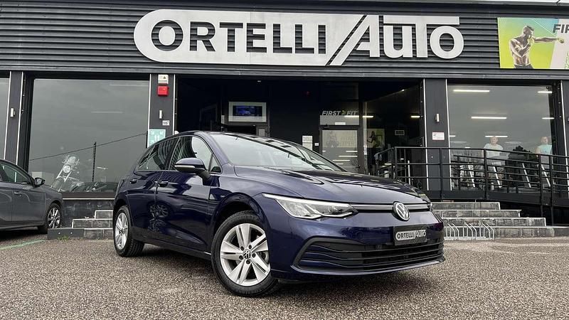 Usata VW Golf VIII Life 116 CV (85 kW) 2021 Blu/azzurro Berlina