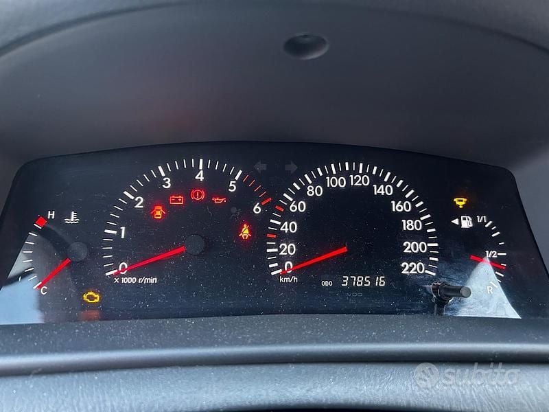 Usata Toyota Corolla 90 CV (66 kW) 2005 Grigio Station wagon