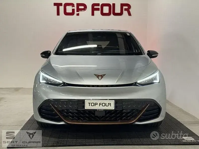 Usata Cupra Born e-Boost 169 kW (231 CV) 2024 Grigio Utilitaria