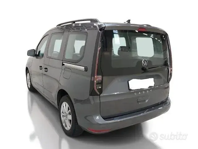 Usata VW Caddy Life 102 CV (75 kW) 2021 Grigio Monovolume