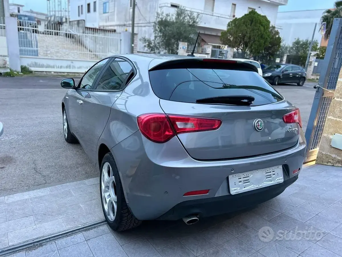 Usata Alfa Romeo Giulietta Super 120 CV (88 kW) 2017 Grigio Utilitaria