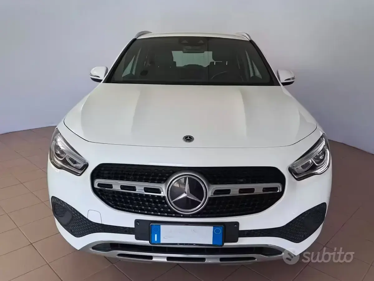 Usata Mercedes GLA200 Premium 150 CV (110 kW) 2023 Bianco SUV