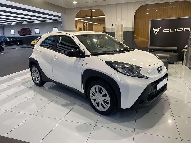 Usata Toyota Aygo X 72 CV (52 kW) 2025 Bianco SUV