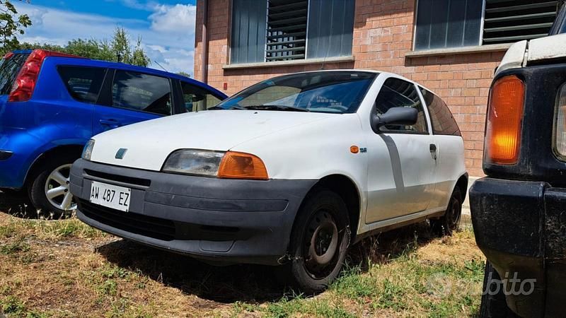 Bianco Usata 1997 Fiat Punto S Due volumi | 999 € (Buon prezzo) - Immagine 1/4