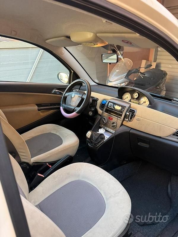 Usata Lancia Ypsilon 60 CV (44 kW) 2006 Giallo Utilitaria