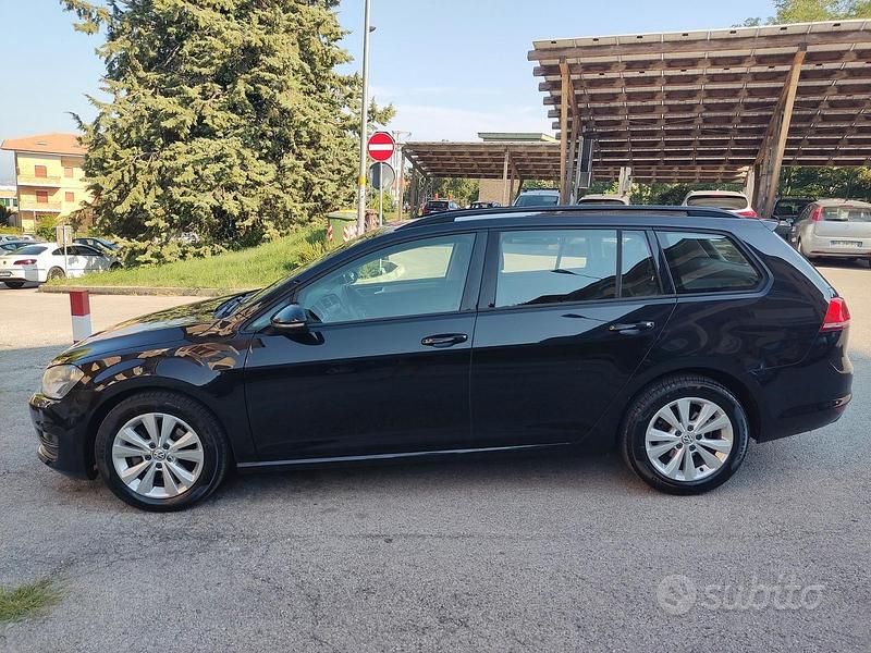 Usata VW Golf VII Highline 110 CV (80 kW) 2016 Nero Station wagon