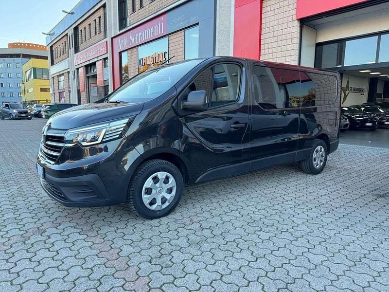 Usata Renault Trafic 150 CV (110 kW) 2023 Nero metallizzato Monovolume