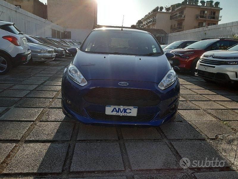 Blu Usata 2017 Ford Fiesta ST-Line Due volumi | 4999 € - Immagine 1/4