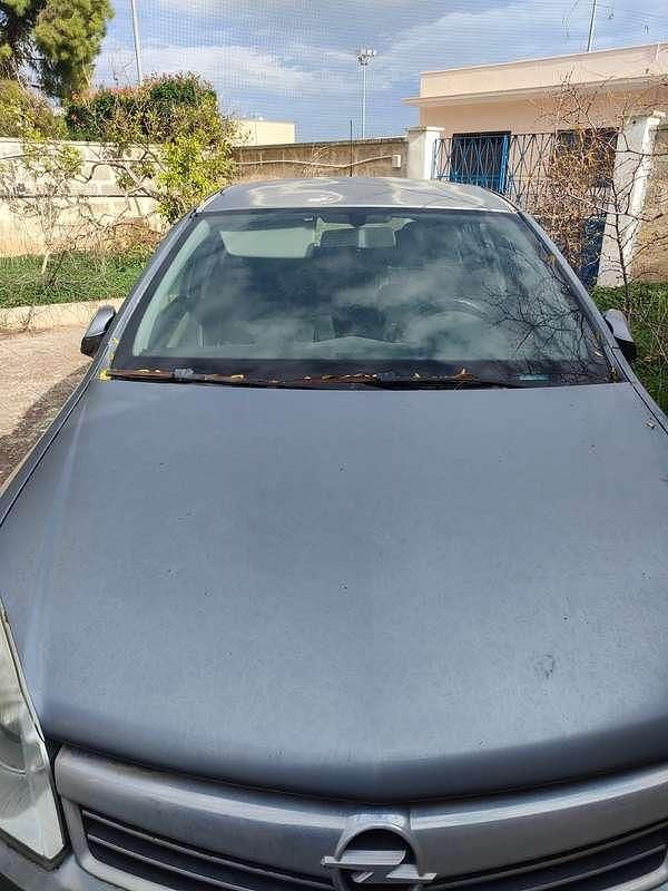 Usata Opel Astra Edition 101 CV (74 kW) 1998 Grigio Berlina