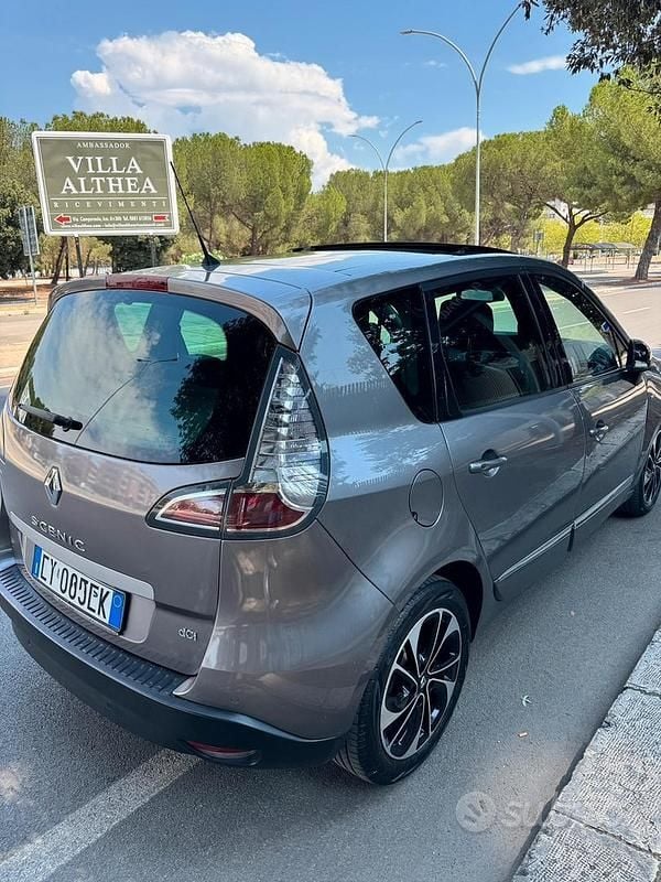 Usata Renault Scénic III 110 CV (80 kW) 2015 Grigio Monovolume