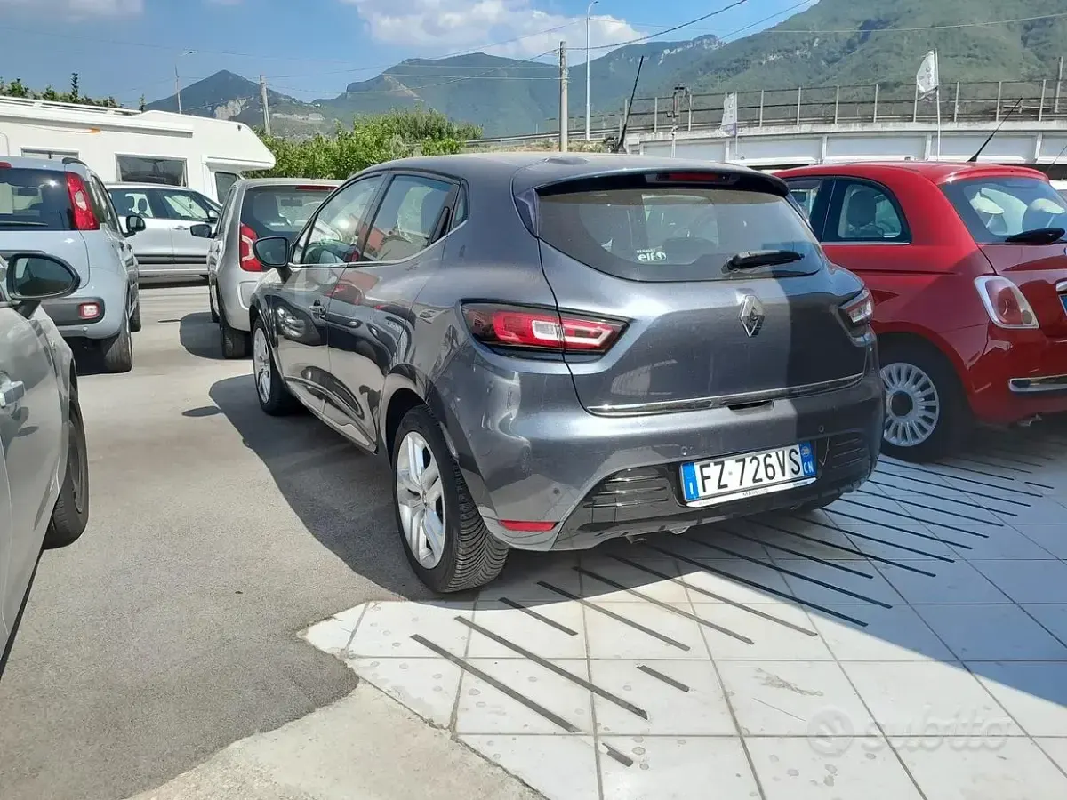 Usata Renault Clio V 75 CV (55 kW) 2020 Grigio Berlina