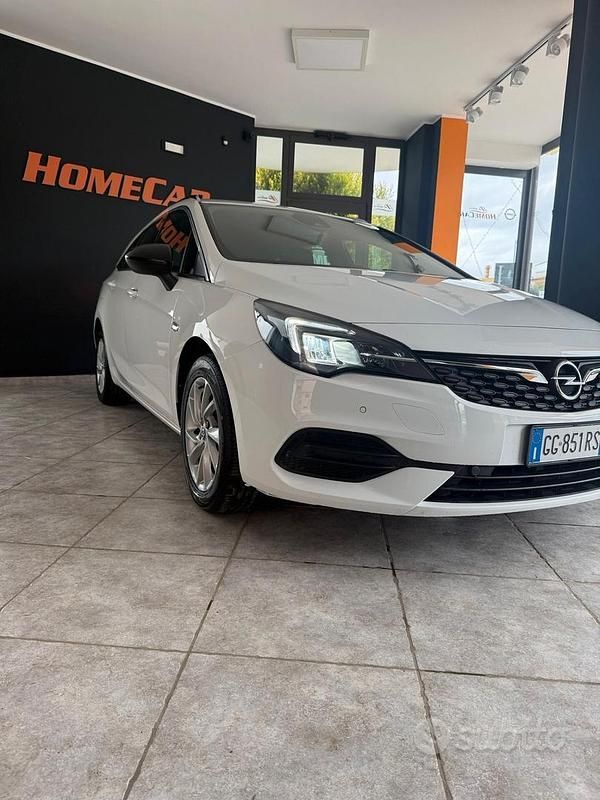 Usata Opel Astra Elegance 122 CV (89 kW) 2021 Bianco Berlina