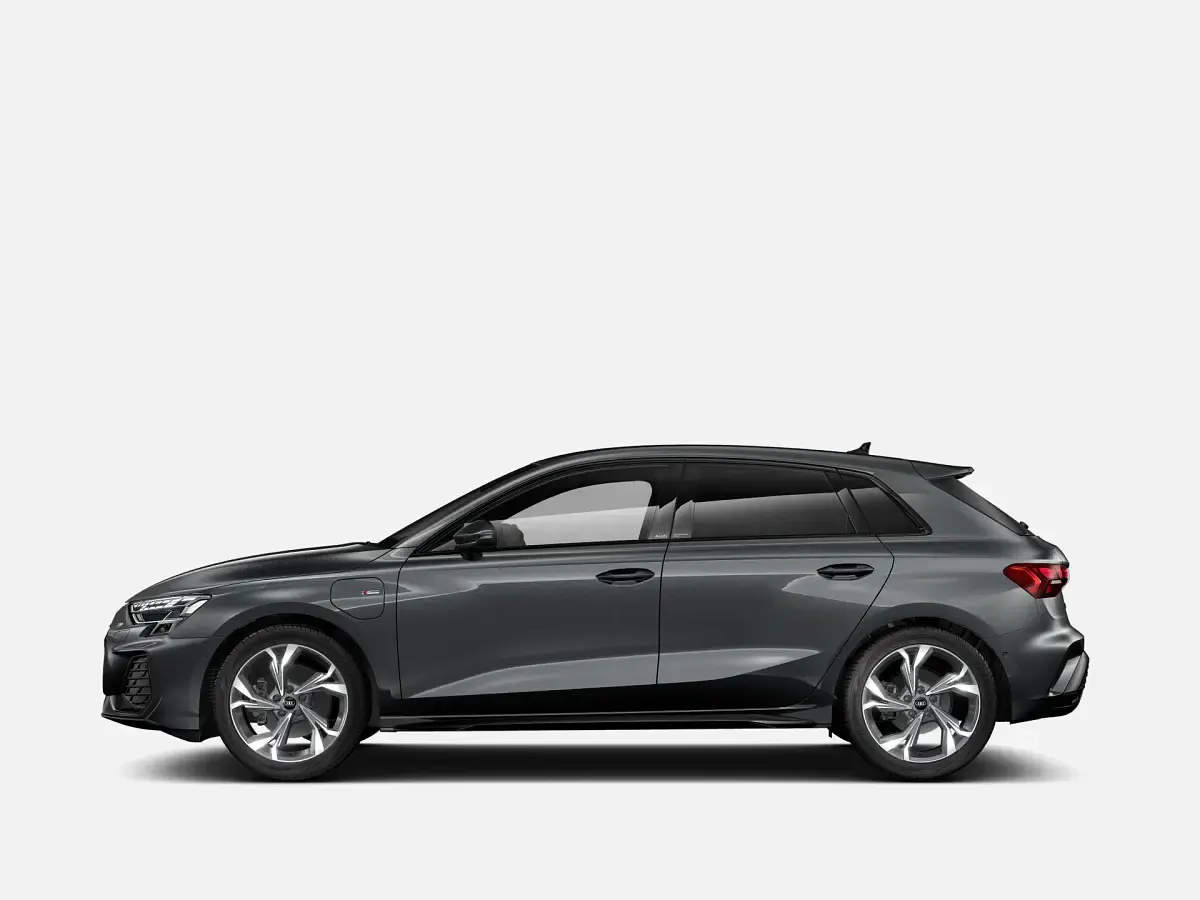 Nuova Audi A3 Sportback e-tron S-Line 204 CV (150 kW) 2026 Grigio daytona perla Utilitaria