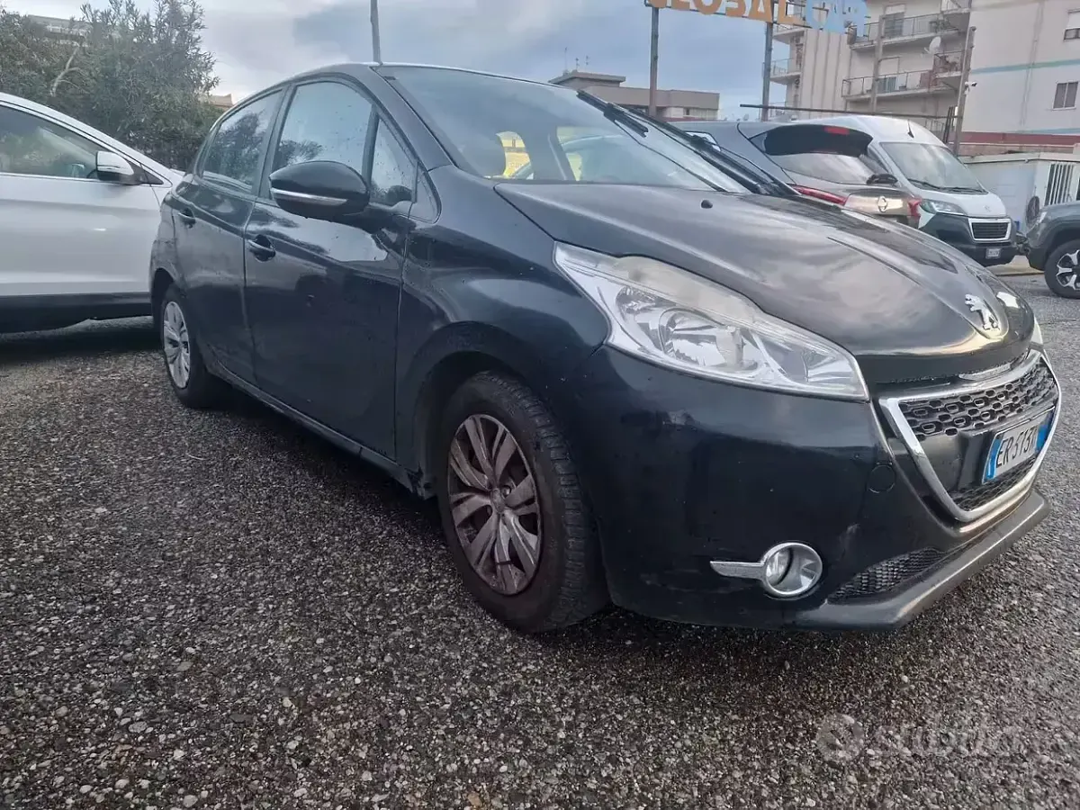 Usata Peugeot 208 Access 68 CV (50 kW) 2013 Nero Utilitaria