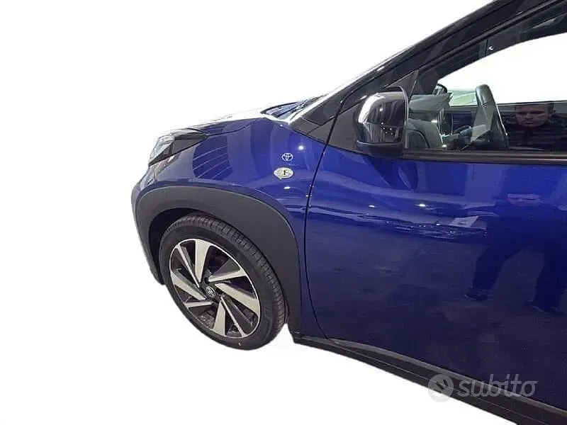 Usata Toyota Aygo X Lounge 72 CV (52 kW) 2022 Blu/azzurro SUV
