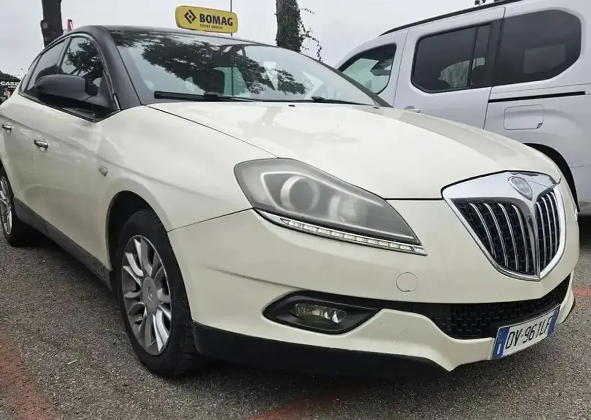Usata Lancia Delta 120 CV (88 kW) 2009 Bianco Utilitaria
