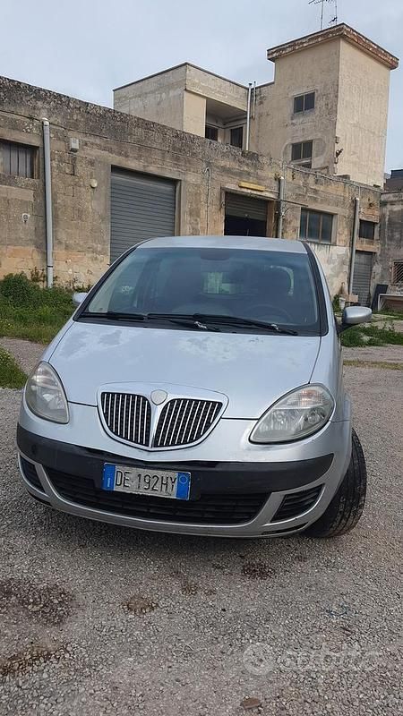 Usata Lancia Musa 70 CV (51 kW) 2006 Grigio Monovolume