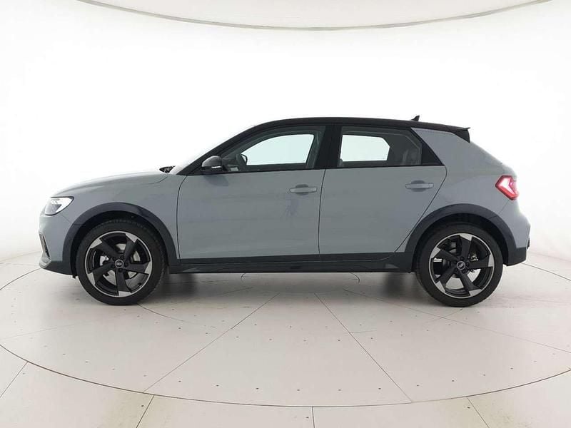 Nuova Audi A1 116 CV (85 kW) 2026 Grigio freccia perla nero mito Berlina