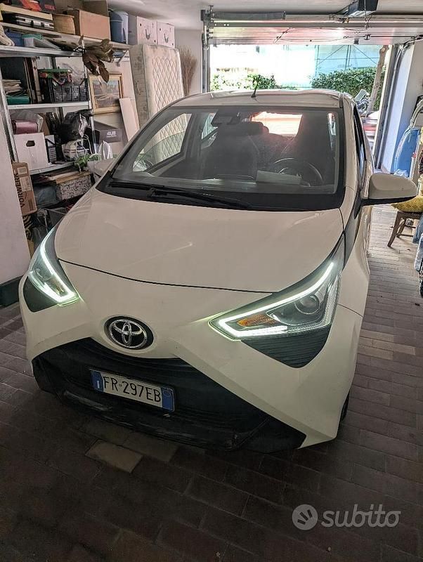 Usata Toyota Aygo 69 CV (50 kW) 2018 Bianco Utilitaria