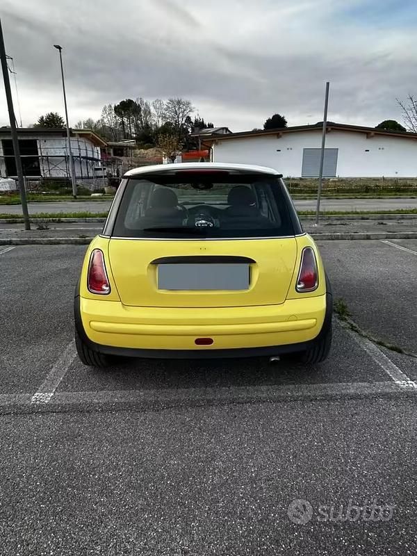 Usata Mini One D 88 CV (64 kW) 2005 Giallo Utilitaria
