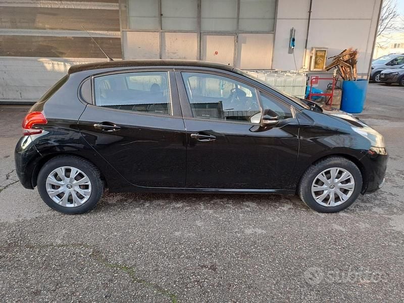 Usata Peugeot 208 2016 Nero Utilitaria